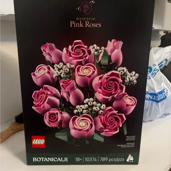 LEGO Botanical Collection Blush Pink Roses - Picture 8 of 8